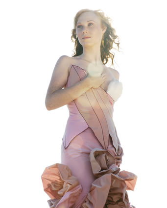 Brautkleid mit Corsage und Federn in rosa - Couture - Brautmode und Abendmode von Nina Biernath