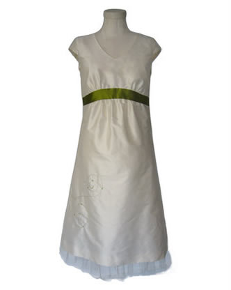 kurzes Umstandsbrautkleid aus Wilseide mit Applikation und Stickerei