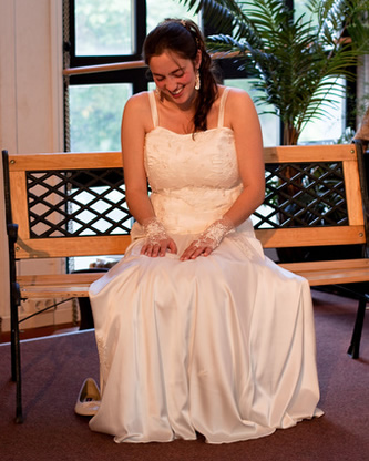 Brautkleid aus Seidensatin mit bestickter Corsage aus Valentino Spitze